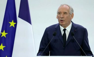 Kryeministri francez synon të heqë dy festa zyrtare në një përpjekje për të ulur borxhin kombëtar