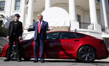 Telashet nuk kanë të ndaluar për Tesla, një tjetër person kyç largohet pas 15 vitesh punë në kompaninë e miliarderit Musk