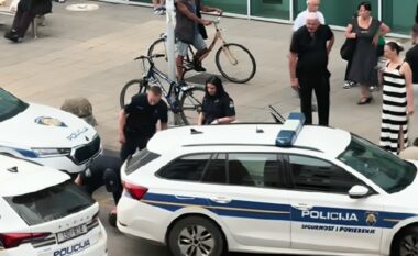 Pamjet e arrestimit në Zagreb bëhen virale, polici e godet një burrë me shuplakë: Me kë tallesh ti