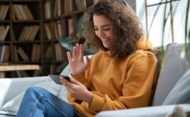 Apple planifikon të censurojë lakuriqësinë dhe zhveshjen në thirrjet FaceTime