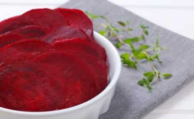 Një gastroenterolog zbuloi se cilat 3 lloje perimesh duhet të hahen për shëndetin e mëlçisë