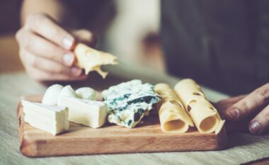 Nuk keni fjetur mirë? Ndoshta është faji i djathit, thonë studiuesit