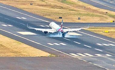 Erërat e forta lëkundnin aeroplanin sikur të ishte nga “letra” derisa po zbriste në pistën e aeroportit Madeira të Portugalisë