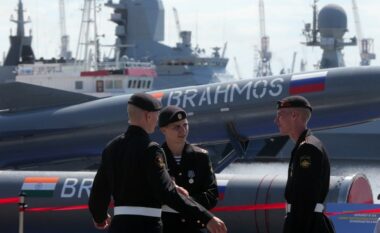 Përgjohet biseda e marinsave rusë – komandanti urdhëron ekzekutimin e shokut të plagosur