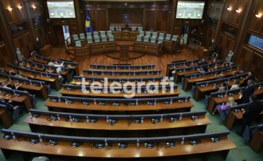 Deputetët e PDK-së, LDK-së dhe AAK-së protestojnë në sallë pas dështimit të 41-të të seancës konstituive