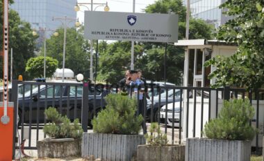 Alarm për bombë, evakuohen deputetët nga ndërtesa e Kuvendit