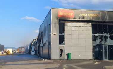 Zjarri bën shkrumb depot në Lipjan – Policia e cilëson “zjarrvënie”