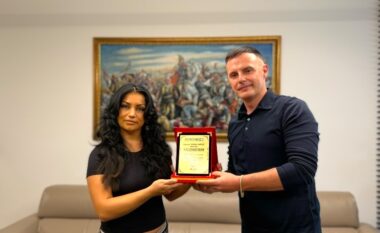 Dhurim domethënës për personat me aftësi të kufizuara: Dy karrige elektrike të avancuara nga KosovaMed në bashkëpunim me Fondacionin “Heroina e Mirësisë”