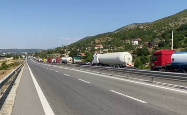 Radhë kilometërshe në kufirin Shqipëri–Kosovë
