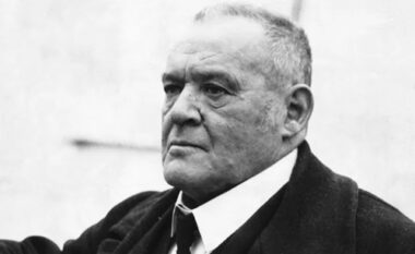 EPITAF MBI VETË POLITIKANIN