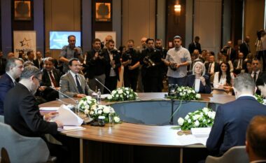 Kurti në Shkup: Kosovës t’i garantohet qasje e barabartë në programet dhe instrumentet e Bashkimit Evropian