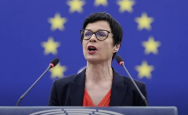 Komisionerja e BE-së, Marta Kos i shkruan letër Kamberit, flet për të drejtat e shqiptarëve në Luginë dhe çështjen e pasivizimit të adresave nga Serbia  