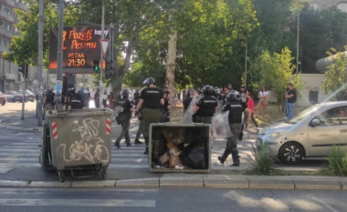 Protesta të mëdha në disa qytete të Serbisë – Vuçiq u bën thirrje qytetarëve të mos i bllokojnë qytetet, a është kjo shenjë për përshkallëzim?