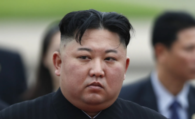 Një grua u arratis nga Koreja e Veriut dhe paditi Kim Jong-un: “Më burgosën, më rrahën, më përdhunuan”