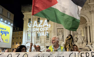 Dritat e shatërvanit historik Trevi në Romë fiken për Gazën