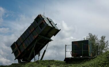 Ukraina feston “ndryshimin për armët” nga Trump, por “djalli fshihet në detaje”