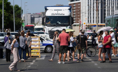 Mediat gjermane: Autokracia po lëkundet në Serbi