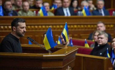 Pse presidenti Zelensky po ndryshon qeverinë në Ukrainë?