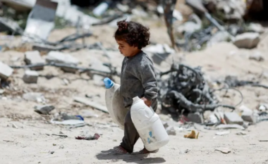 Gjashtë fëmijë palestinezë vriten ndërsa prisnin të mbushnin ujë