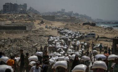 Vriten të paktën 30 palestinezë gjersa po prisnin të merrnin ndihma në Gaza