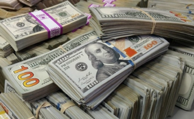 Burri blen dy bileta identike në lotari dhe fiton 2 milionë dollarë