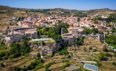 Qyteti spanjoll u lutet turistëve “të vijnë nga e hëna në të enjte”
