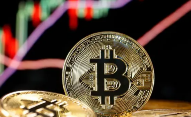 Bitcoin arrin vlerën e 118 mijë dollarëve – pse po rriten kaq shpejt kriptovalutat?
