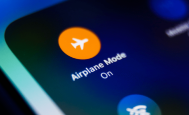 Piloti zbulon çfarë ndodh kur nuk aktivizoni “Airplane mode” në aeroplan?