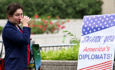 DASH pushon nga puna më shumë se 1300 punonjës, Trump vazhdon të “shkurtojë” shërbimin civil