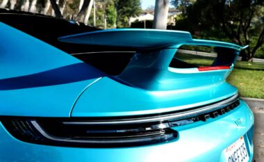 Ky Porsche 911 jo që nuk humbi në vlerë, por u shit më shtrenjtë se çmimi origjinal