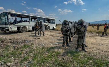 Ushtarë shqiptarë dhe austriakë në kuadër të KFOR-it zëvendësojnë njësitë bullgare dhe greke