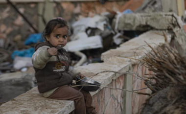 Gaza, një vajzë 4-vjeçare vdes nga uria pasi Izraeli kufizoi ndihmat
