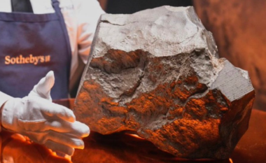 Meteoriti më i madh marsian në Tokë u shit për 5.3 milionë dollarë