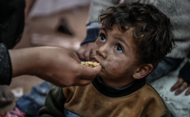 Izraeli lejon vendet e huaja të dërgojnë ndihma me parashuta në Gaza