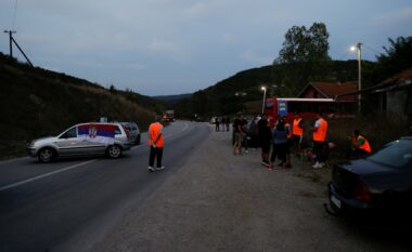 Qytetarë serbë bllokojnë rrugën drejt pikëkalimit kufitar në Merdar – bëhet thirrje për shmangien e kësaj pike