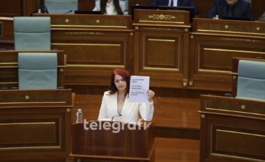 Deputetja e PDK-së reagon me letra në Kuvend: Zanin tonë nuk mundeni me ndal