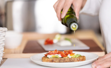 Dëshironi një lëkurë perfekte? Përfshijini këto ushqime në dietën tuaj