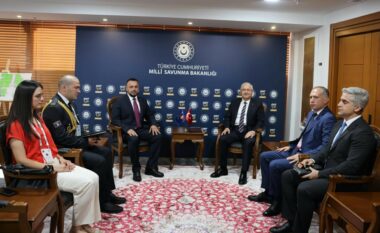 Fabrika e municionit dhe bashkëpunimi me Turqinë në fushën e mbrojtjes, deklarohet ministri Maqedonci pas takimit me homolgun Guler