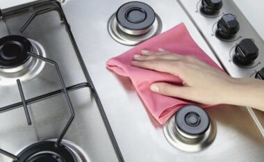 Disa pika vaj ulliri fshijnë njollat dhe kthejnë shkëlqimin: Pakkush e di, por bën çudira