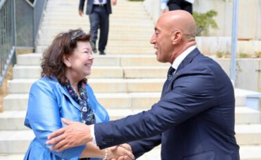 Haradinaj takohet me të dërguarën e posaçme të Mbretërisë së Bashkuar për Ballkanin Perëndimor