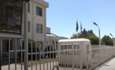 Dyshime për vetëvrasjen brenda stacionit të Policisë – suspendohen tre policë në Suharekë