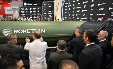 Turqia zbulon raketën e saj të parë hipersonike në panairin ndërkombëtar të mbrojtjes në Stamboll