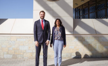 Ambasada e ShBA thotë se takimet e Brendan Hanrahan me liderët politikë ishin konstruktive