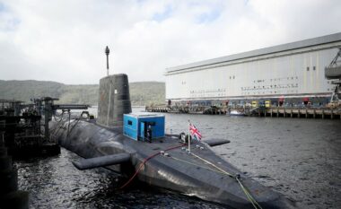 Uji radioaktiv nga baza britanike e bombave bërthamore rrjedh në det