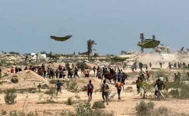 Tragjedi tjetër në Gaza, pakoja e ndihmave e hedhur nga ajri ia merr jetën një të riu – bie mbi të