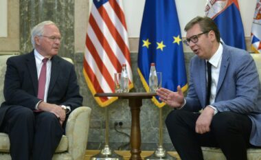 Hill angazhohet në një organizatë në Uashington – do të lobojë për Serbinë në Kongresin amerikan, reagon Serwer