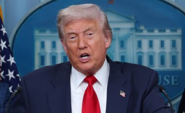 Trump e ngatërron Alaskën me Rusinë, thotë se do të takohet me Putinin dhe se do  të shkojë të premten në Rusi