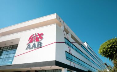 Ne jemi liderë! – Krijim i jashtëzakonshëm me AI nga studentët e shkencave kompjuterike të kolegjit AAB