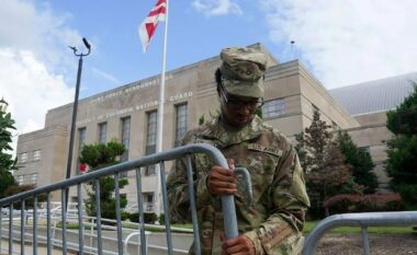 Trupat e Gardës Kombëtare shfaqen në Uashington DC