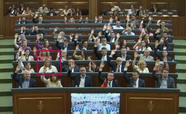 Deputetja e LVV-së, Shqipe Selimi nuk e mbështet Gërvallën për kryeparlamentare – nuk votoi pro saj